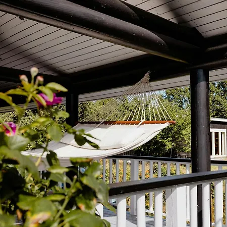 Beautiful And Romantic With Swimmingpool Vakantiehuis