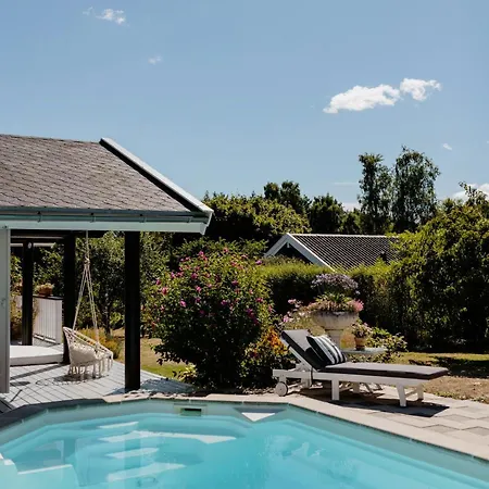 Vakantiehuis Beautiful And Romantic With Swimmingpool *