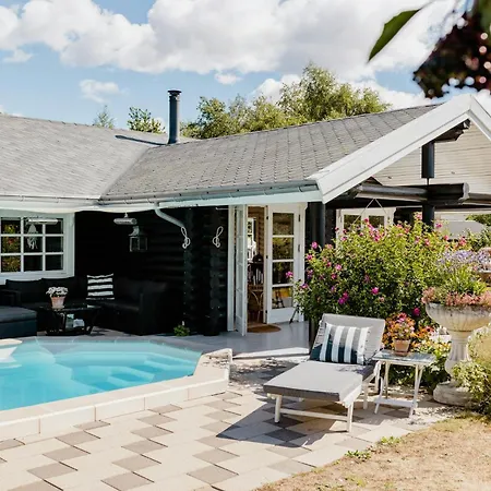Beautiful And Romantic With Swimmingpool Melby